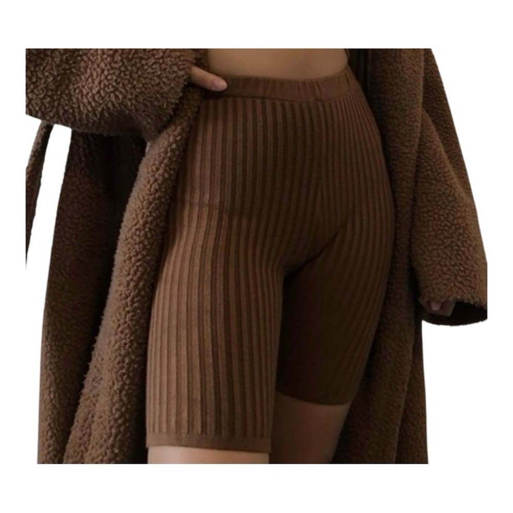 437 Gaia Essentials Ribbed Biker Shorts